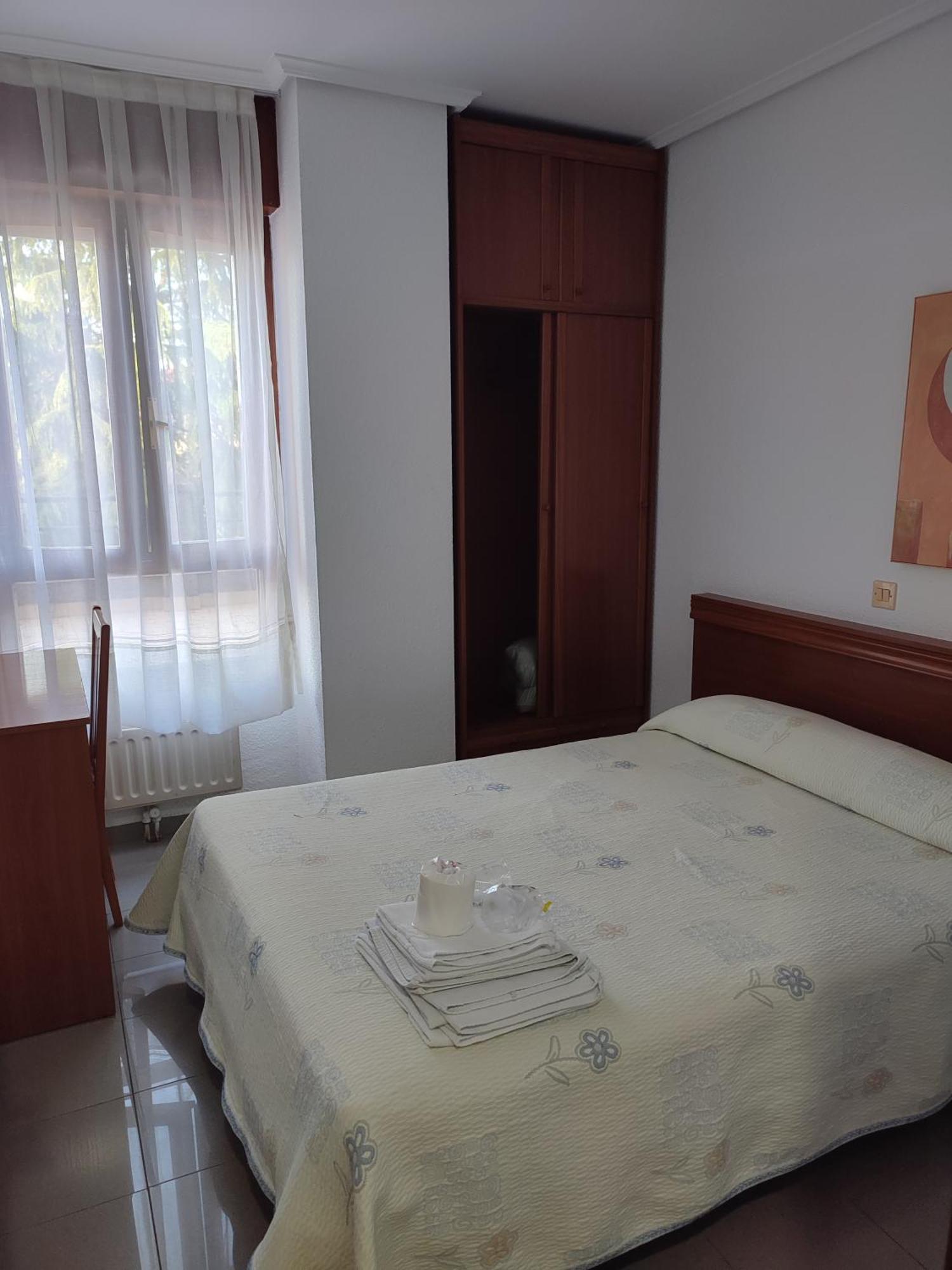 Pension Rada Соларес Екстериор снимка